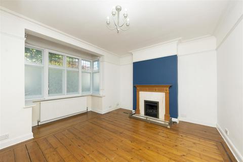 18 Heath Drive, London, SW20 9BG