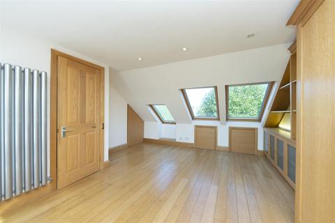 18 Heath Drive, London, SW20 9BG