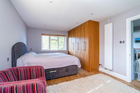 1 Hambro Close, East Hyde, Luton, LU2 9QA