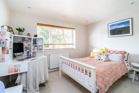 1 Hambro Close, East Hyde, Luton, LU2 9QA