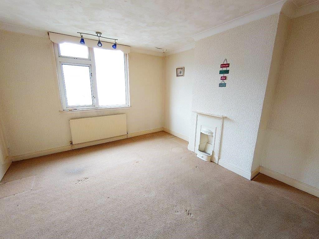 Bedroom 1.jpg