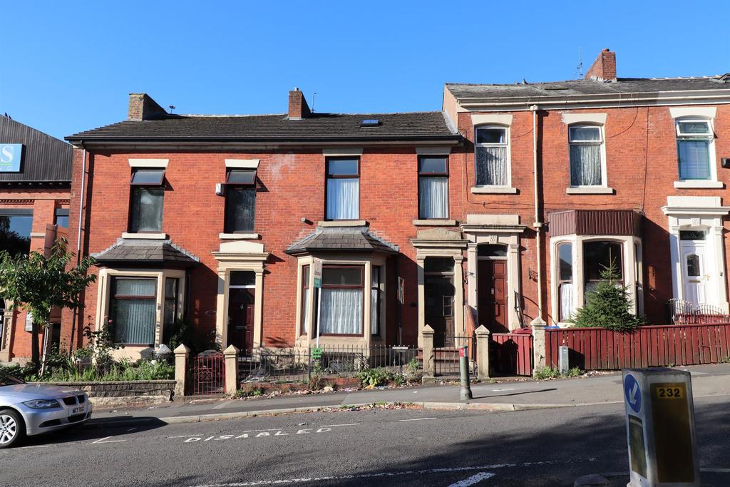 Montague Street, Blackburn, BB2 5 bed terraced house £900 pcm (£208 pw)