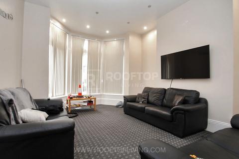 10 bedroom house to rent - Kirkstall Lane, Leeds LS6
