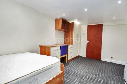 10 bedroom house to rent - Kirkstall Lane, Leeds LS6