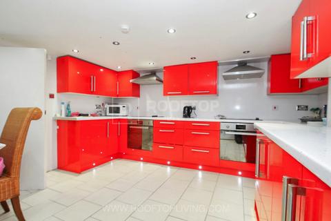 10 bedroom house to rent, Kirkstall Lane, Leeds LS6