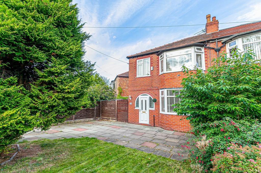 Woodsend Road South, Flixton, Manchester, M41 3 bed semidetached house