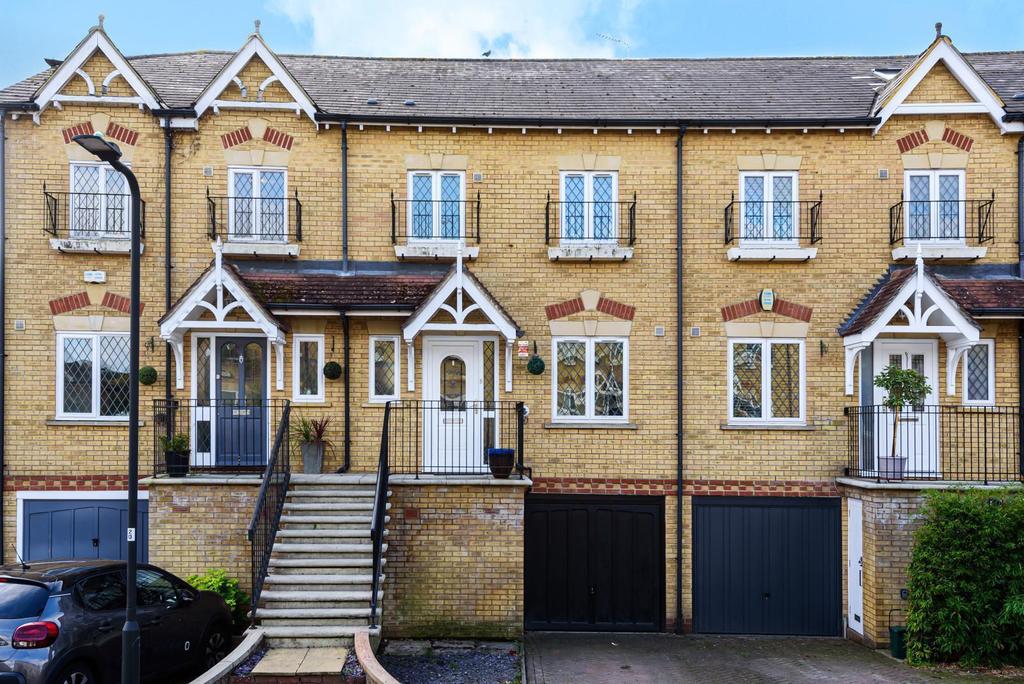 Lynwood Road, Thames Ditton, KT7 4 bed townhouse £875,000