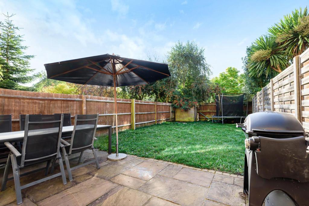 Lynwood Road, Thames Ditton, KT7 4 bed townhouse £875,000