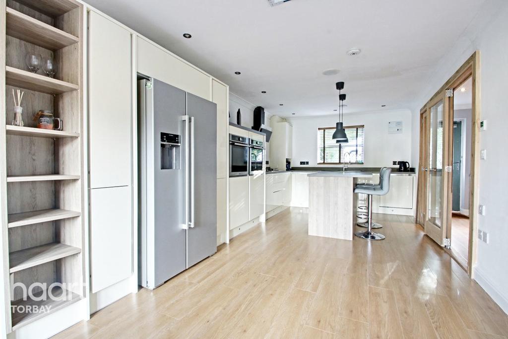 Condor Drive, Torquay 4 bed detached house £400,000