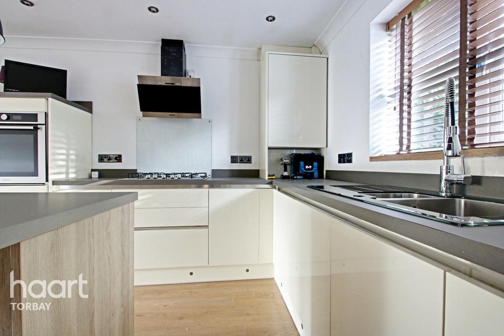 Condor Drive, Torquay 4 bed detached house £400,000