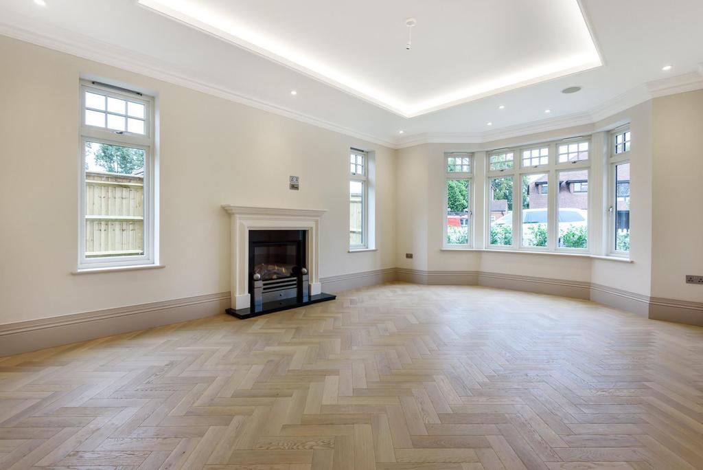 Woodland Grove, Weybridge, KT13 4 bed detached house £2,000,000