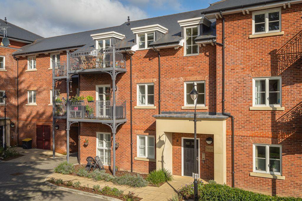 Coleman Court, Portland Crescent, Marlow SL7 2FT 2 bed flat for sale