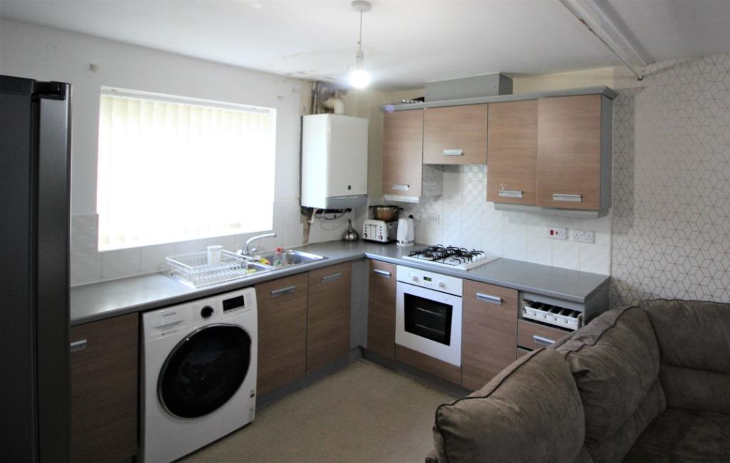 Valley Mill Lane, Bury, BL9 2 bed flat £110,000