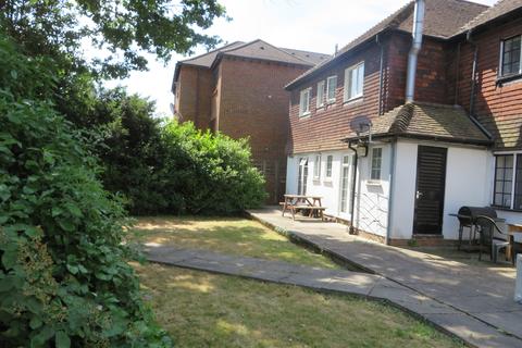 1 bedroom in a house share to rent - Shakespeare Road, Bedford MK40