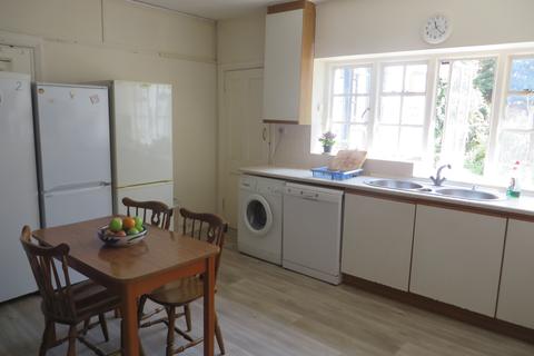 1 bedroom in a house share to rent - Shakespeare Road, Bedford MK40