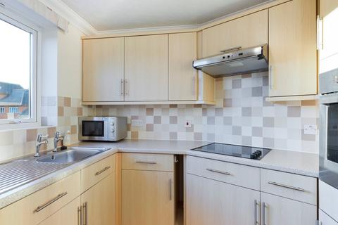 1 bedroom flat to rent - Matthews Lodge, Station Road, Addlestone, Surrey, KT15