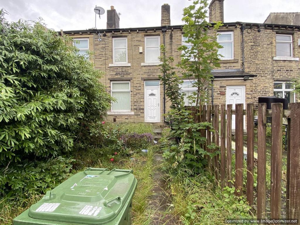 Fartown Green Road, Huddersfield... 2 bed terraced house £550 pcm (£