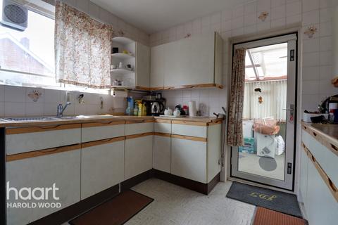 20 Chelsworth Drive, Romford, RM3 0ES