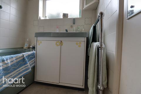 20 Chelsworth Drive, Romford, RM3 0ES