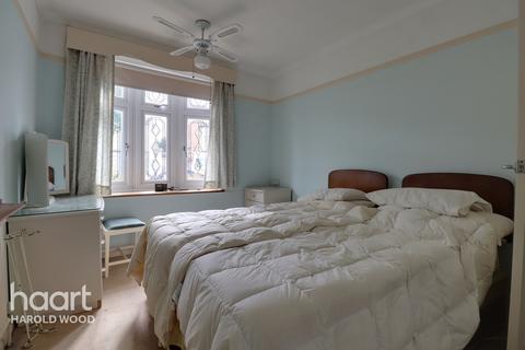 20 Chelsworth Drive, Romford, RM3 0ES