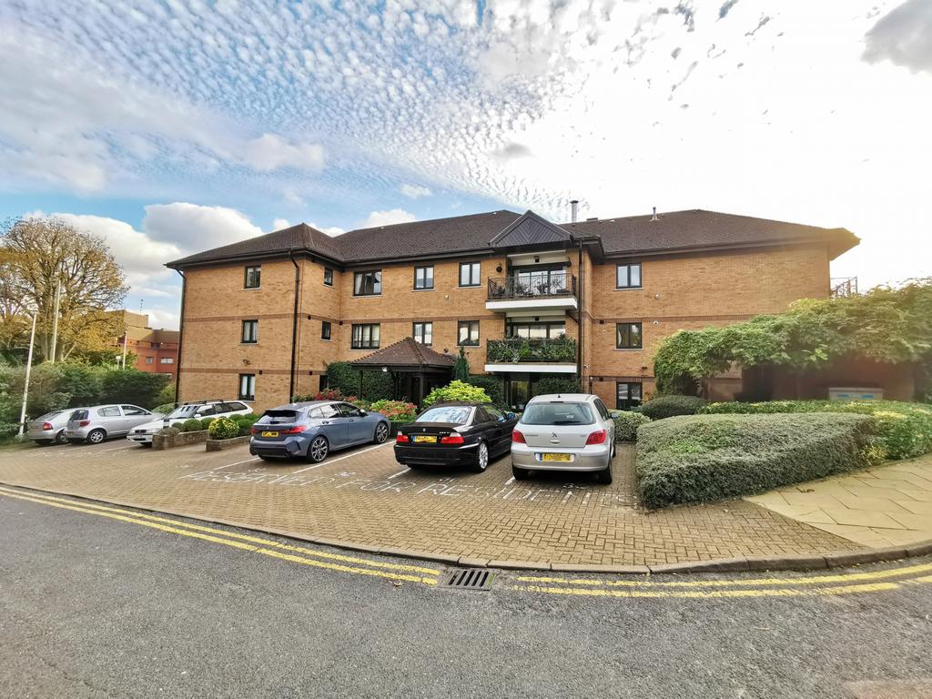 2 Double Bed, 2 Bath Flat