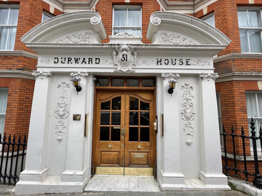 Kensington Court, London W8 3 bed flat for sale £2,750,000