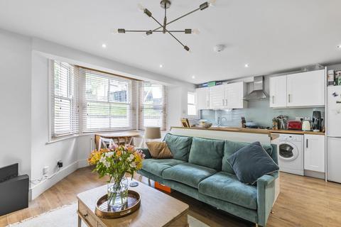 Flat A, 8 Versailles Road, London, SE20 8AX