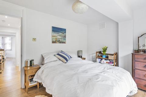 Flat A, 8 Versailles Road, London, SE20 8AX