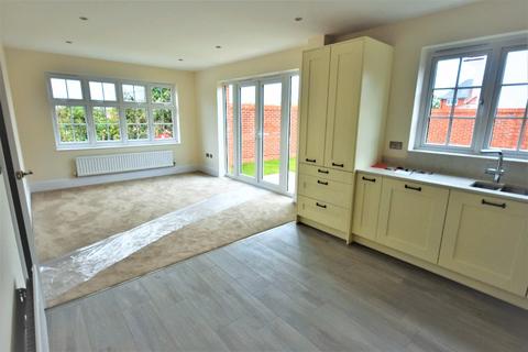 4 bedroom detached house to rent, Apollo Grove, Chester, CH4