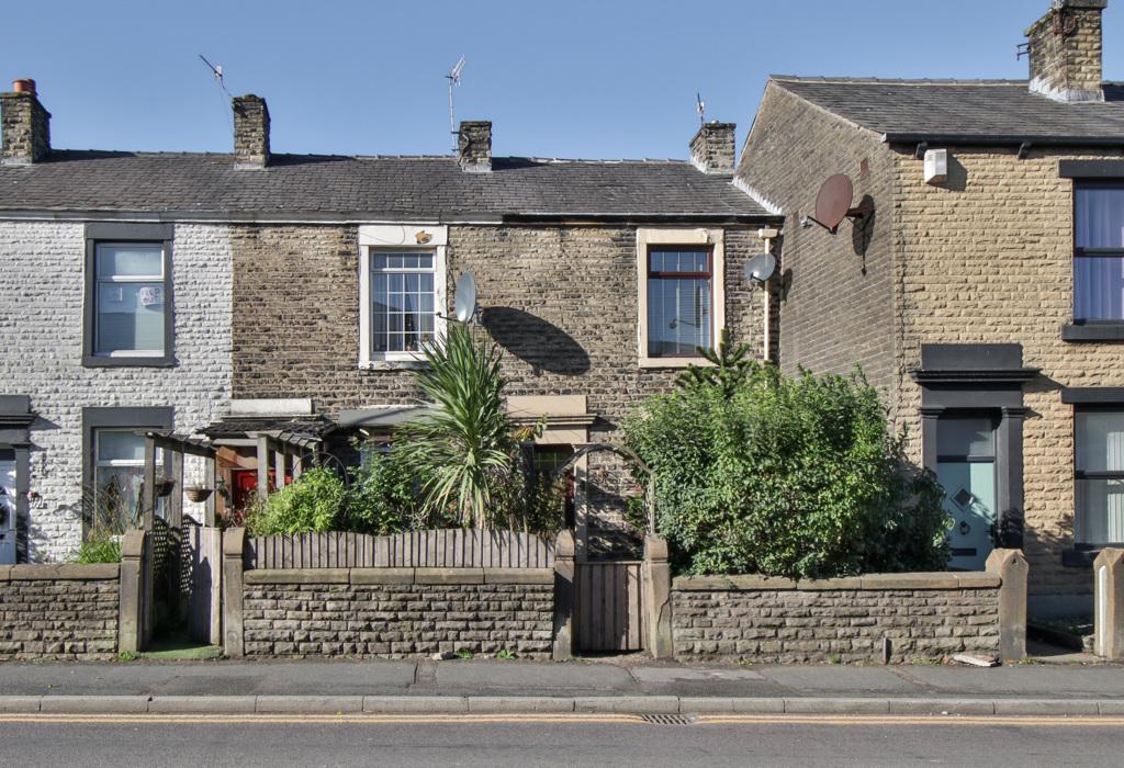 Milnrow Road, Shaw, Oldham, Greater Manchester 2 bed terraced house £
