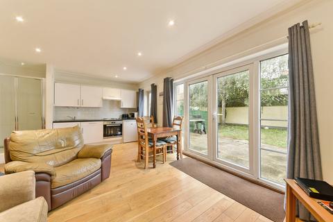 6b Broomfield Place, London, W13 9LB
