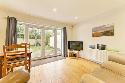 6b Broomfield Place, London, W13 9LB