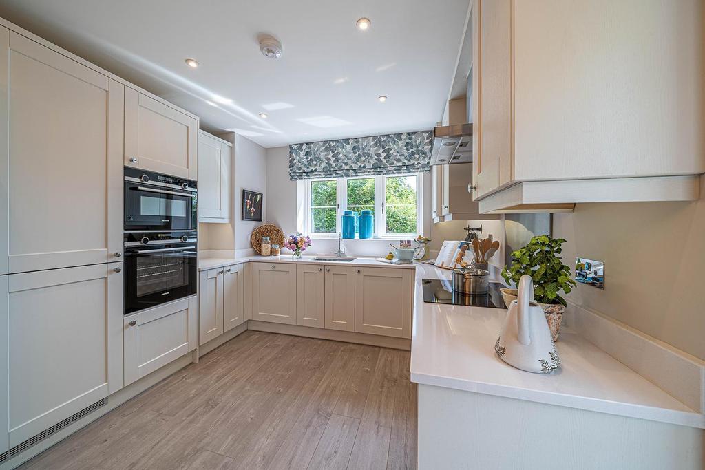 Potters Lane, Send, GU23 3 bed end of terrace house £570,000