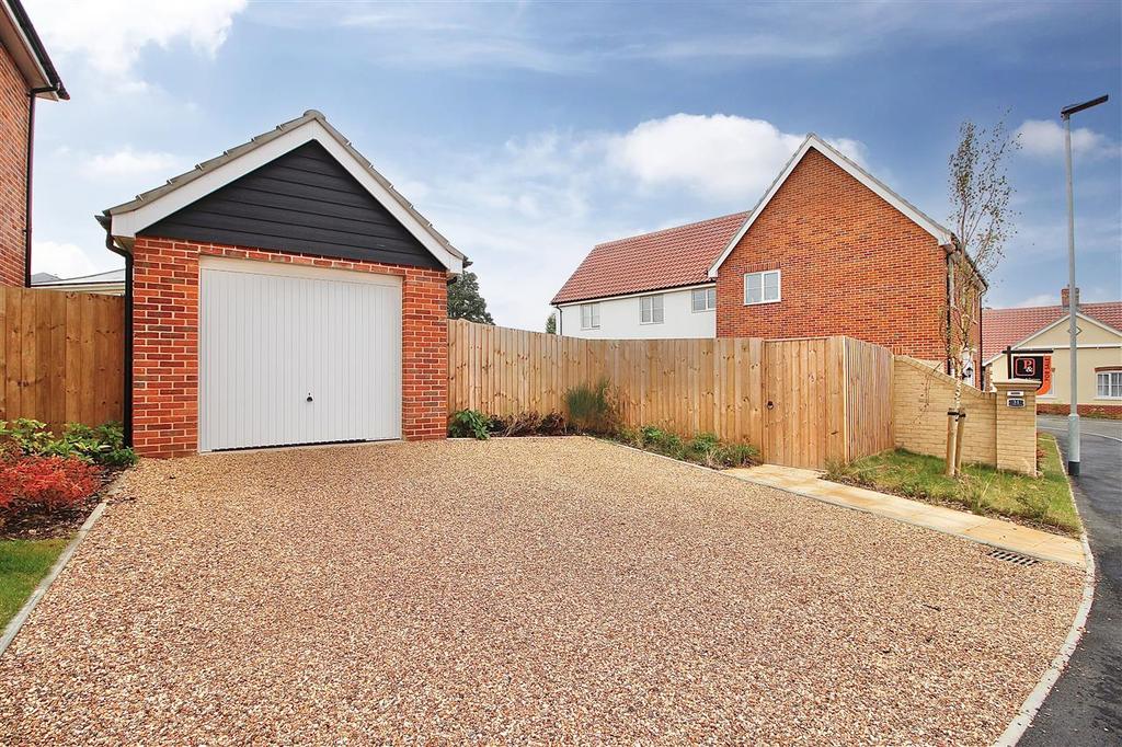 Roe Deer Drive, Capel St. Mary 3 bed semidetached house £350,000