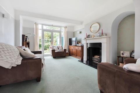 125 Cardinal Avenue, Kingston Upon Thames, KT2 5RZ