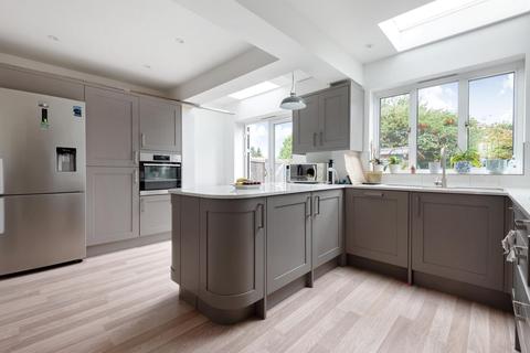 125 Cardinal Avenue, Kingston Upon Thames, KT2 5RZ
