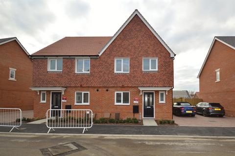 3 bedroom semi-detached house to rent - Gobey Drive, Chichester, PO19
