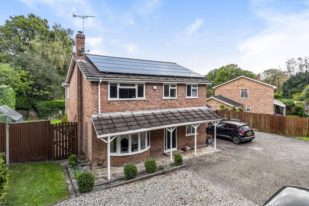 Headley, Berkshire, RG19 4 bed detached house £650,000