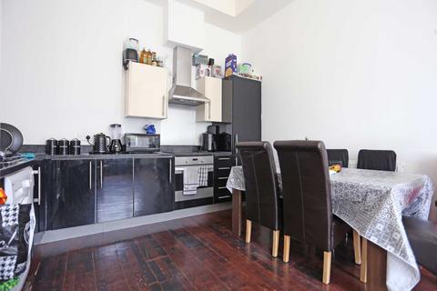 2 bedroom apartment for sale - Longbridge Road, Dagenham, RM8