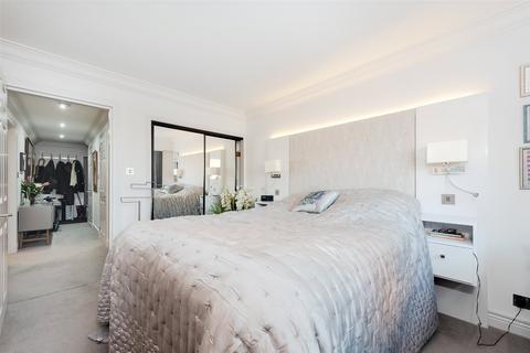 Flat 17, Charter House Crown Court, London, WC2B 5EX