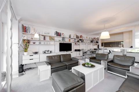 Flat 17, Charter House Crown Court, London, WC2B 5EX