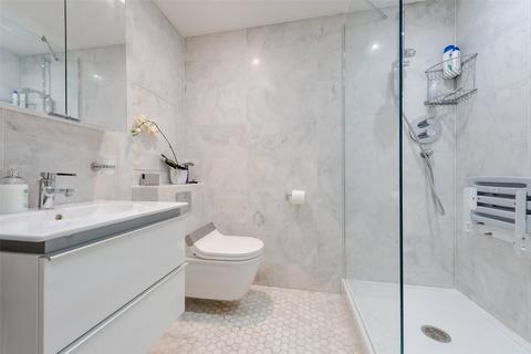 Flat 17, Charter House Crown Court, London, WC2B 5EX
