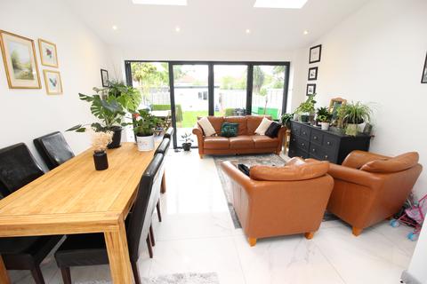 67 Dorchester Road, Worcester Park, KT4 8NW