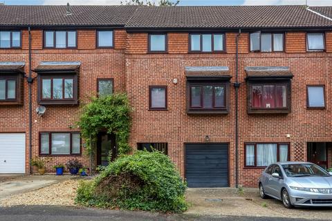 14 Honeysuckle Close, Badger Farm, Winchester, SO22 4QQ