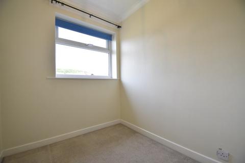 3 bedroom semi-detached house to rent, Kippax, Leeds, LS25