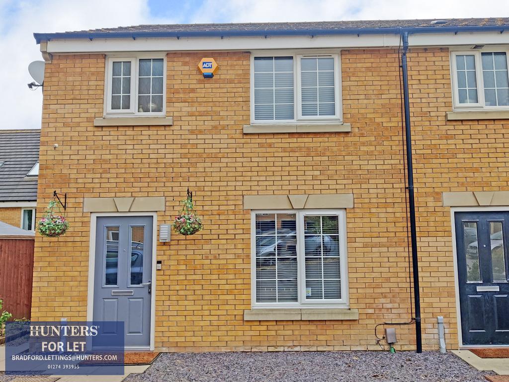 Newhall Gardens, Bradford, BD5 8DU 3 bed terraced house £800 pcm (£