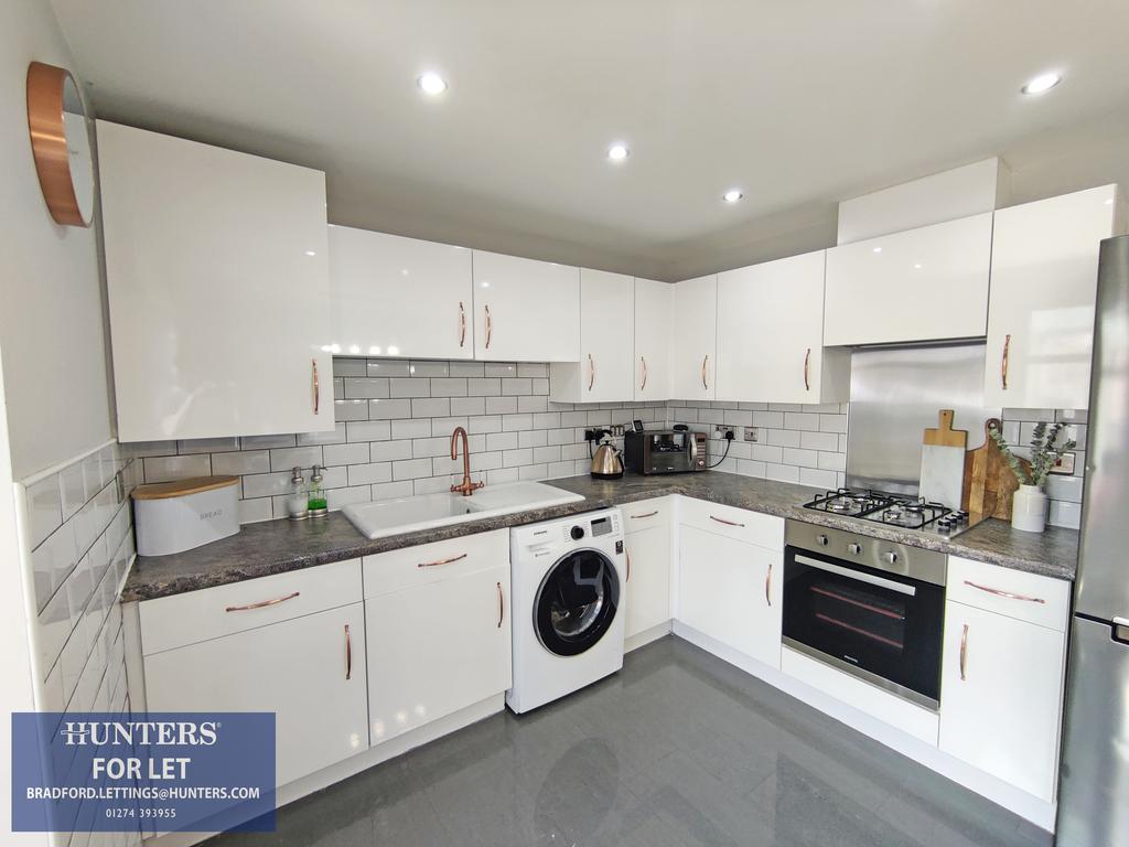 Newhall Gardens, Bradford, BD5 8DU 3 bed terraced house £800 pcm (£