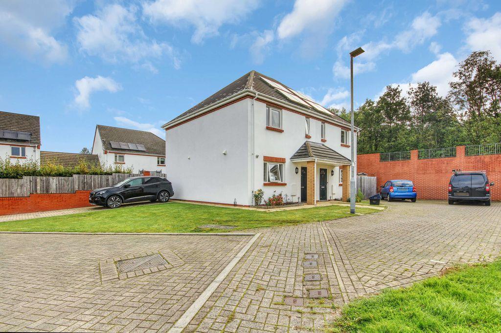 St Josephs Close, Barnstaple EX32 9FA 2 bed semidetached house £130,000