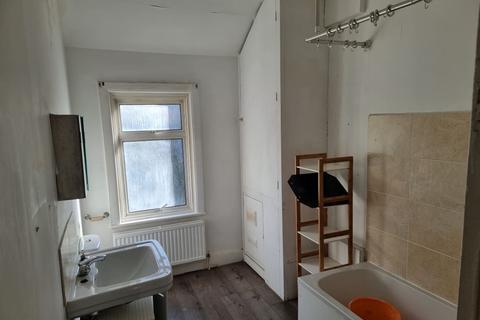 27 Roydene Road, London, SE18 1PZ