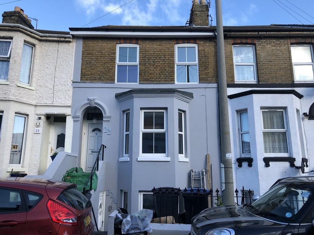 Avenue Road, Dover 3 bed terraced house £895 pcm (£207 pw)